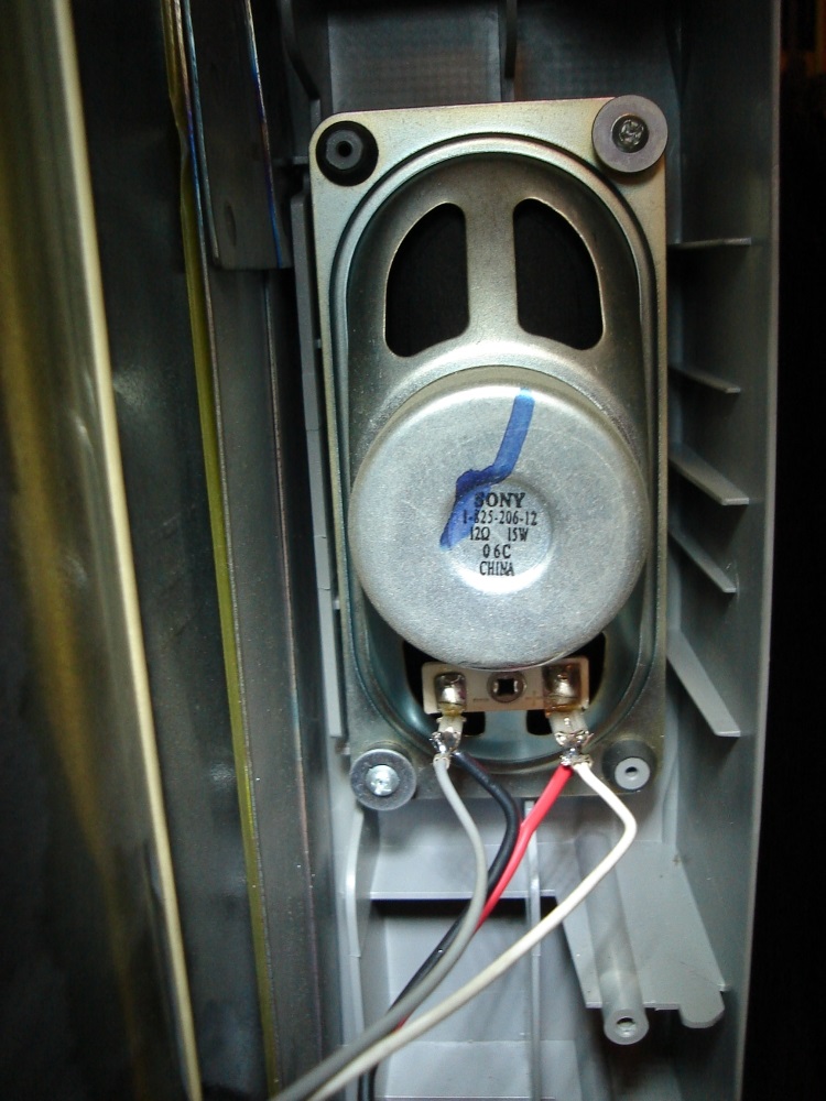 Sony KD-27FS170 Audio Line Out 02.JPG