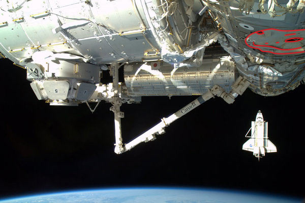 sts130-undocking-100220-02.jpg