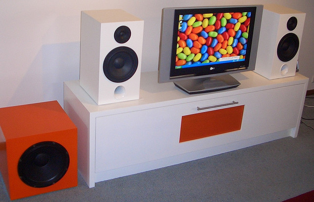 Heres the set up i was using, home made speakers and cabinet. My girlfriend kept complaining when i played. So i made the gaming chair
