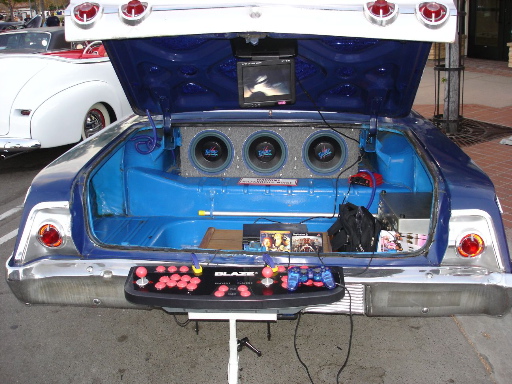 Blaze Twin Shock, modded to work as a Dual stick for Robotron and Virtua On. LCD TFT screen. 10" woofers driven by 2 Rockford Fosgate amps