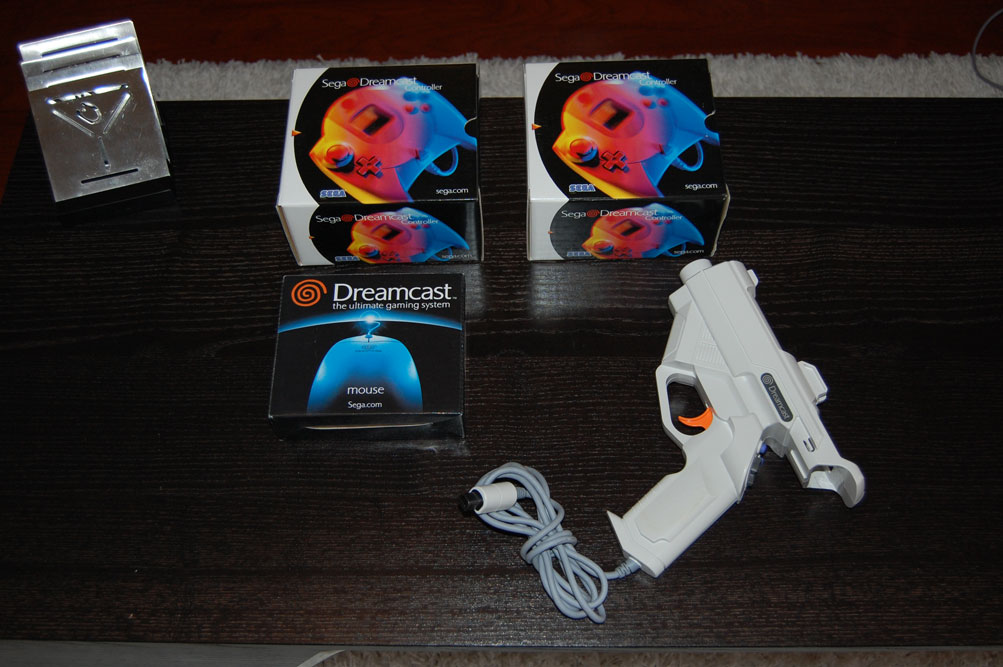 2 brand new sealed game pad, 1 sealed mouse, light gun