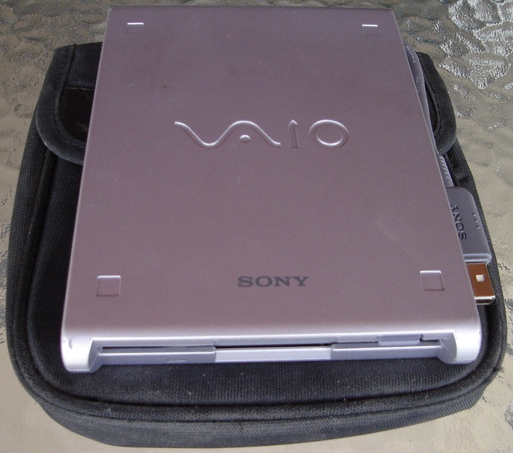 USB 3½ Floppy Drive Sony PCGA-UFD5.jpg