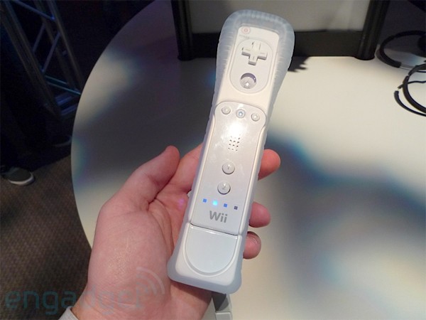 wii-motionplus-in-hand-rm-eng.jpg