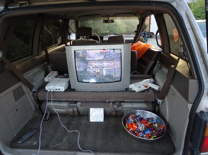 Mazda MPV Van of the Dead 09.jpg
