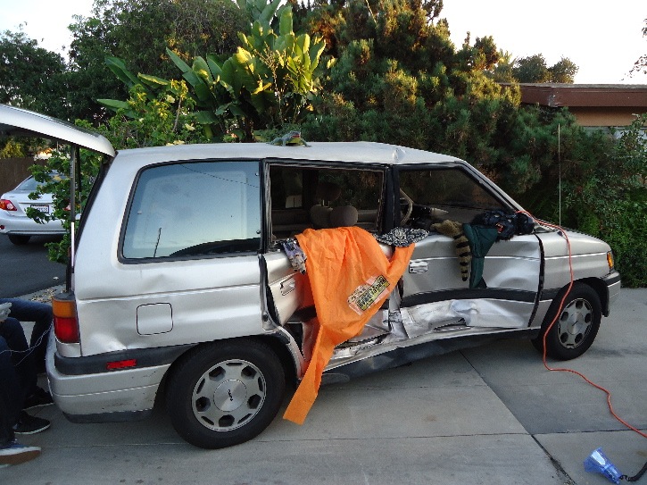 Mazda MPV Van of the Dead 08.jpg