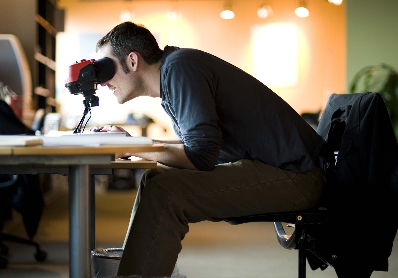 virtual-boy-sitting-at-desk.jpg